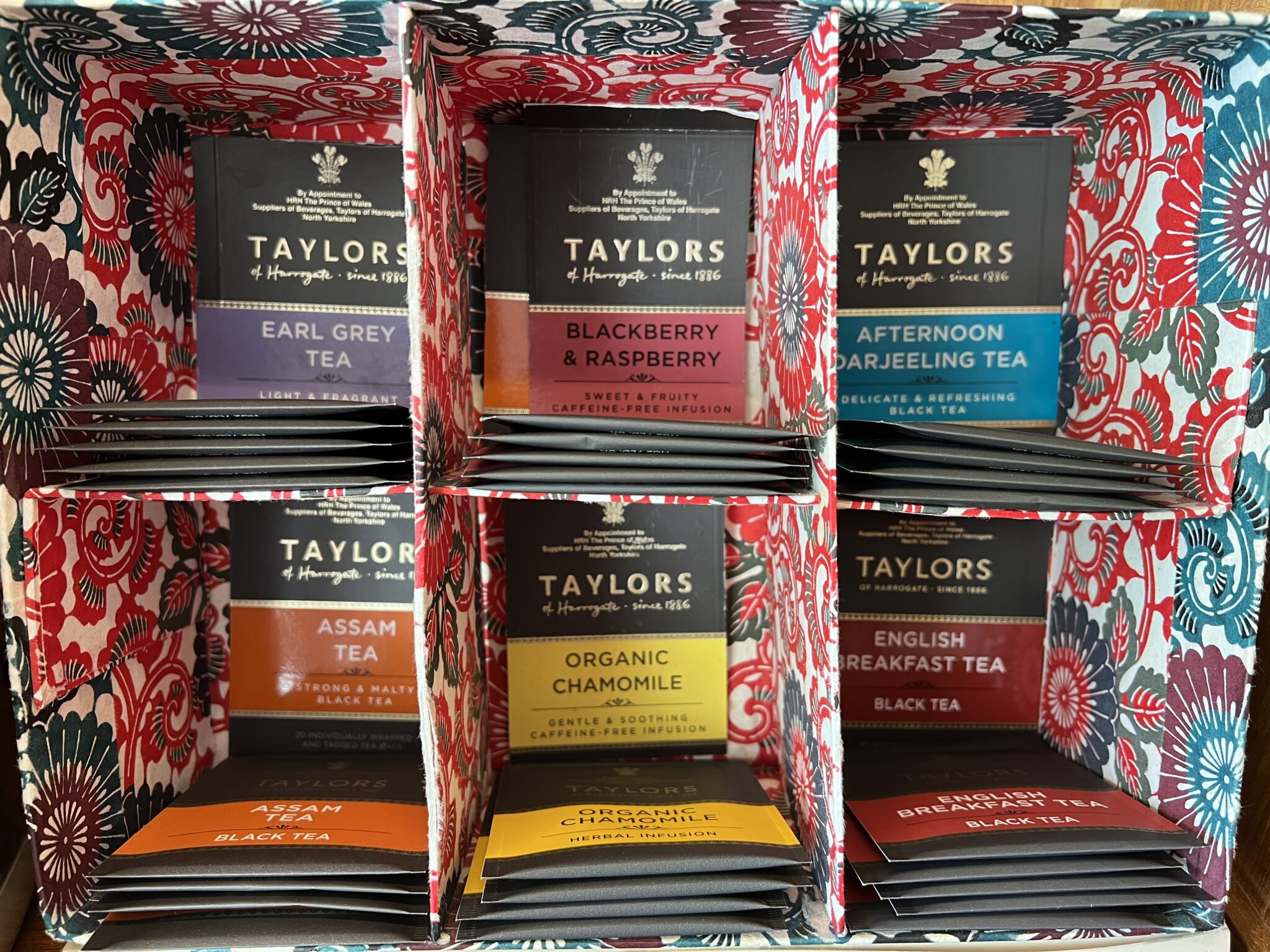 英国紅茶テイラーズ・オブ・ハロゲイト6種ご用意しています。