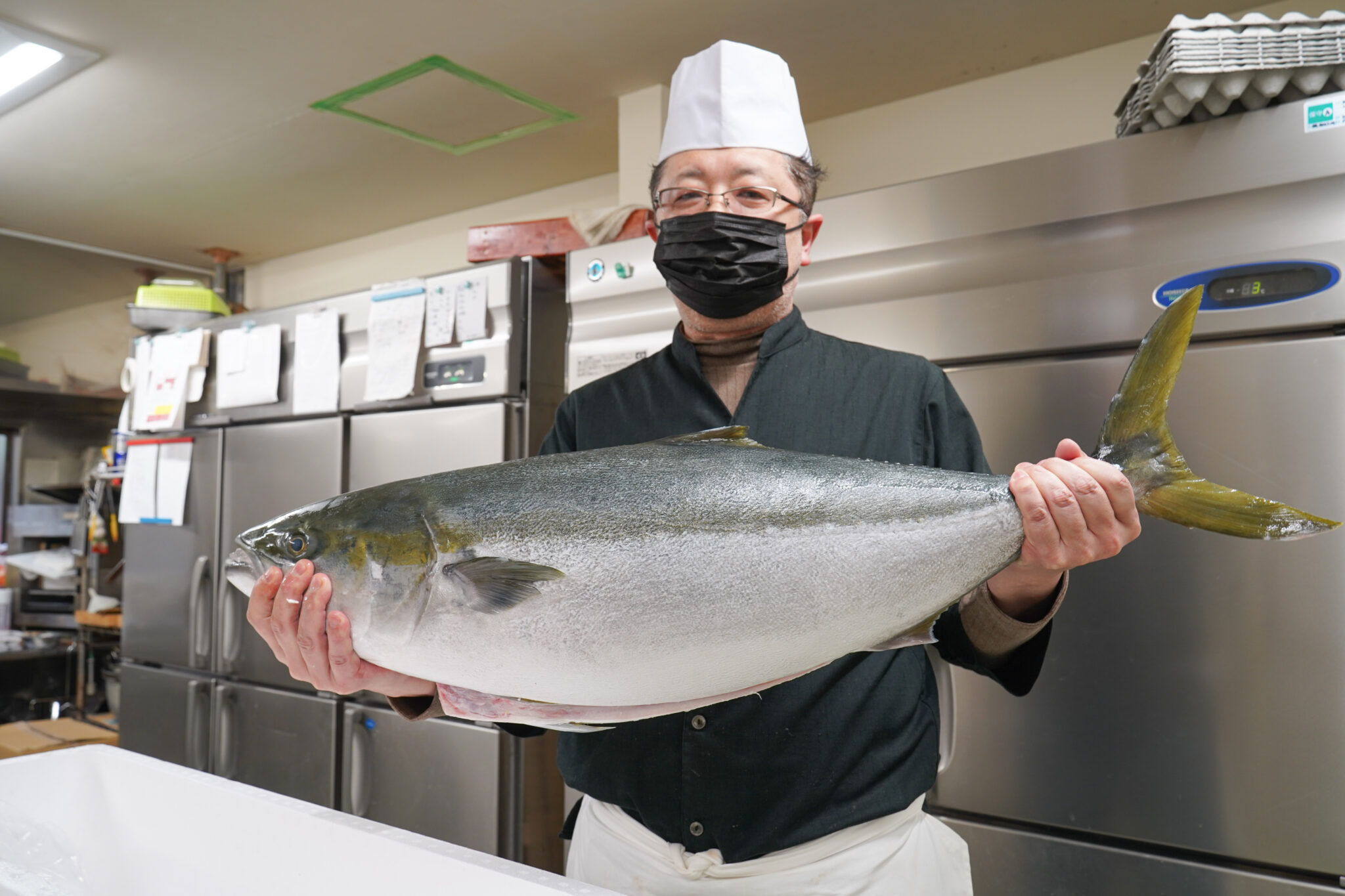 30日に届いた立派な氷見ブリと北田料理長