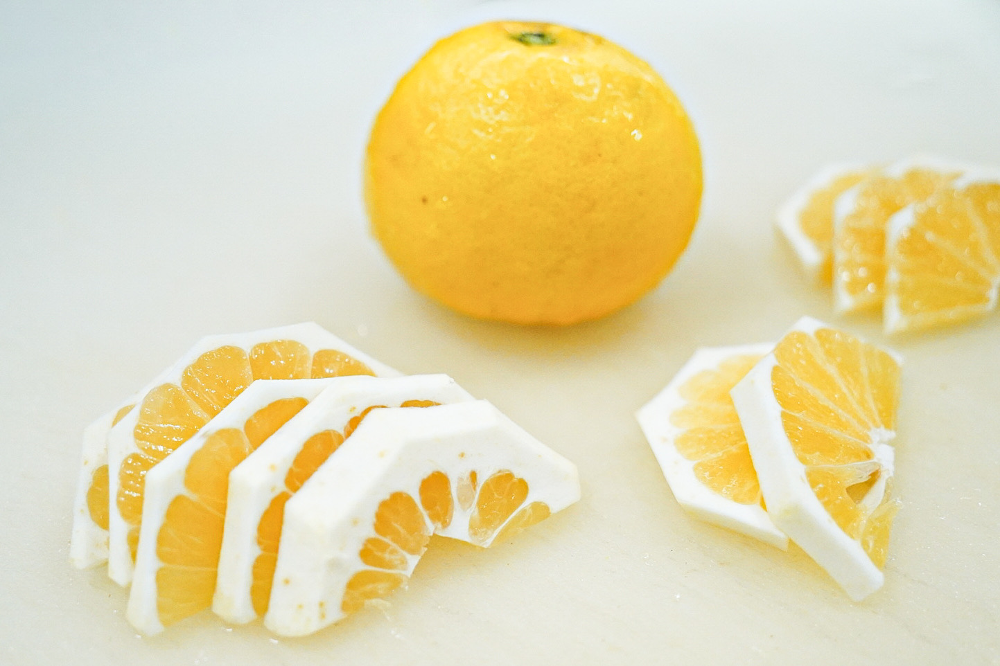 「鳥澤ファーム」さんのニューサマーオレンジをご用意。