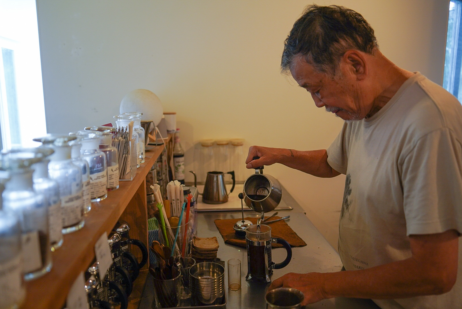 壺中天のコーヒーはスペシャルティコーヒーで、コーヒー・プレスで抽出。ワインで言うところのテロワール（産地特性）を反映した風味特性があるとのこと。