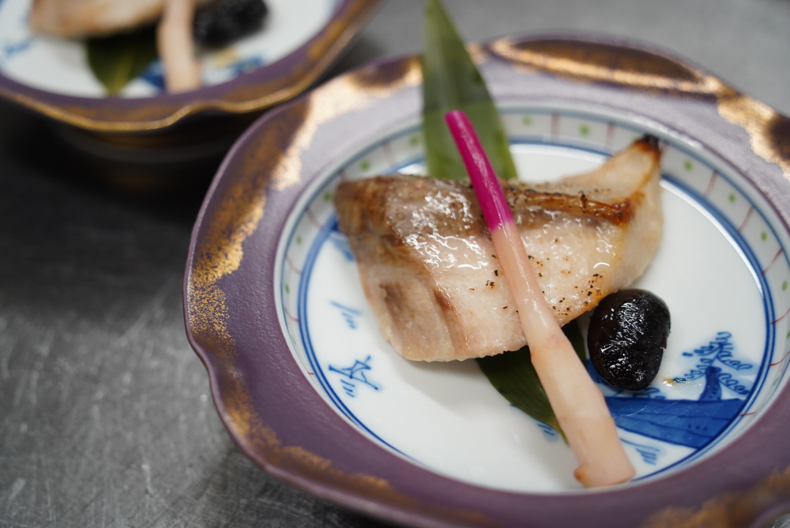 焼物「鰤塩麹焼き」。珈琲煮豆もご一緒に。