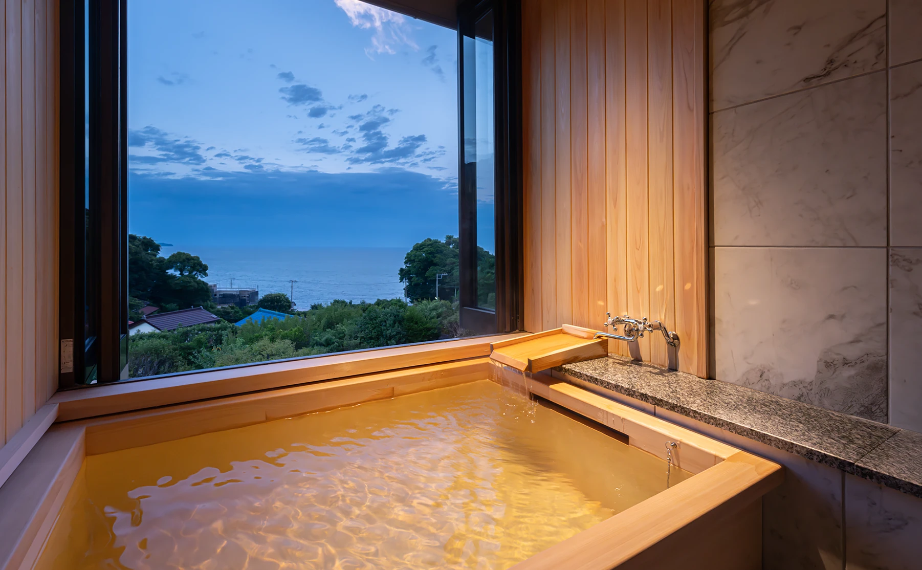 お部屋 [203] | 全室源泉かけ流し露天風呂付の宿「いさり火」